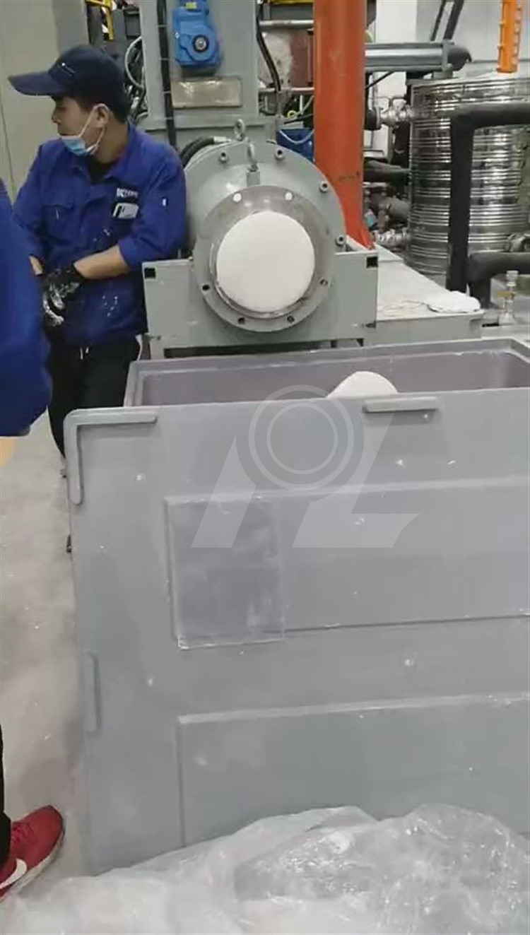 2，上料，捏合精煉